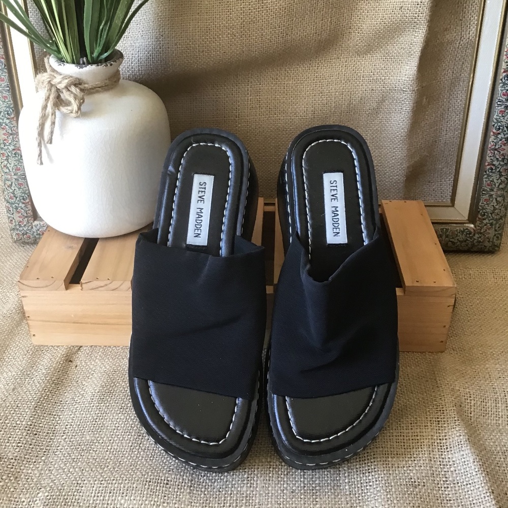 Vintage 2000’s Steve Madden platform sandals 6
